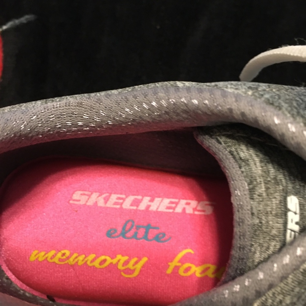 Woman’s Skechers Elite, 7 NWT - Picture 3 of 6